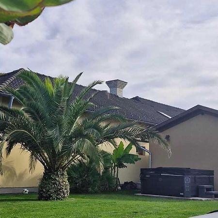 Dr Becsey Luxury Apartman Bekescsaba Exterior foto